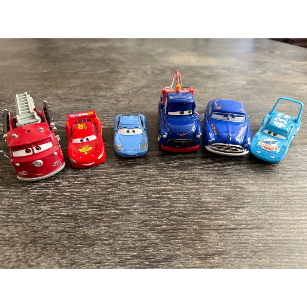 Disney Pixar Cars Diecast Lot Lightning McQueen Mater Doc Hudson Tow Truck